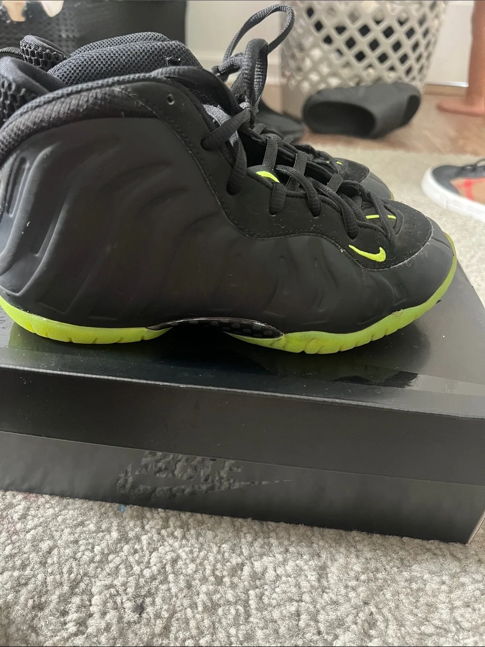 Nike Foamposite Kids Black and Lime Green High-Top Sneakers
